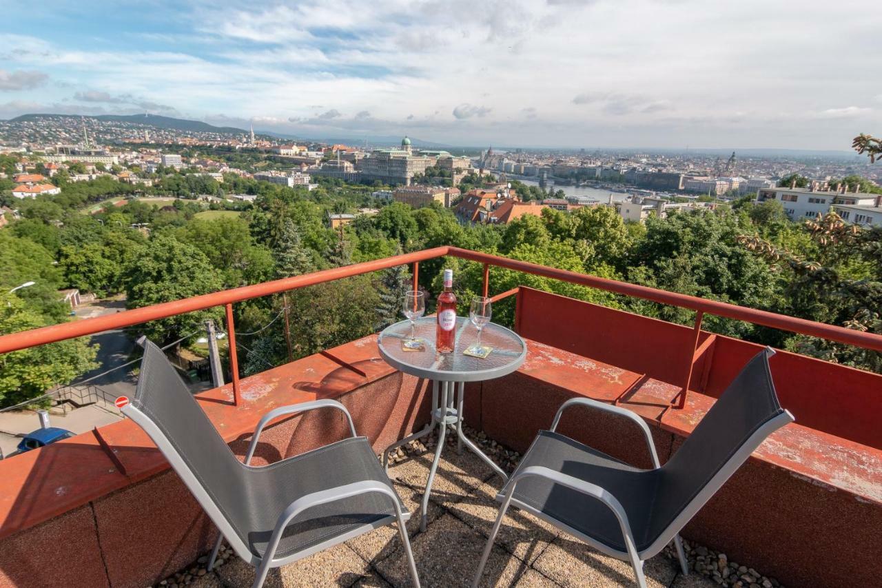Apartment On Gellert Hill Downtown With Free Garage & Castle View Budapest Exterior photo