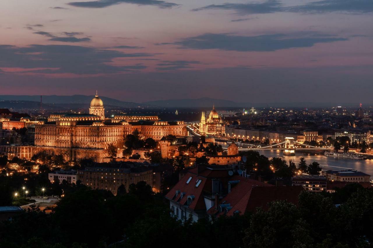 Apartment On Gellert Hill Downtown With Free Garage & Castle View Budapest Exterior photo